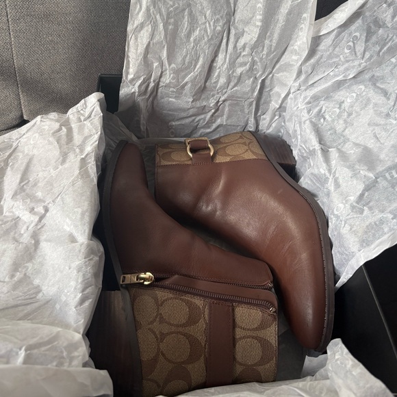 Coach Dany Boots - Picture 7 of 8